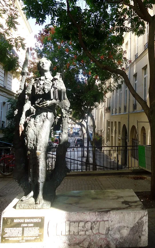 Paris - statuia lui Mihai Eminescu